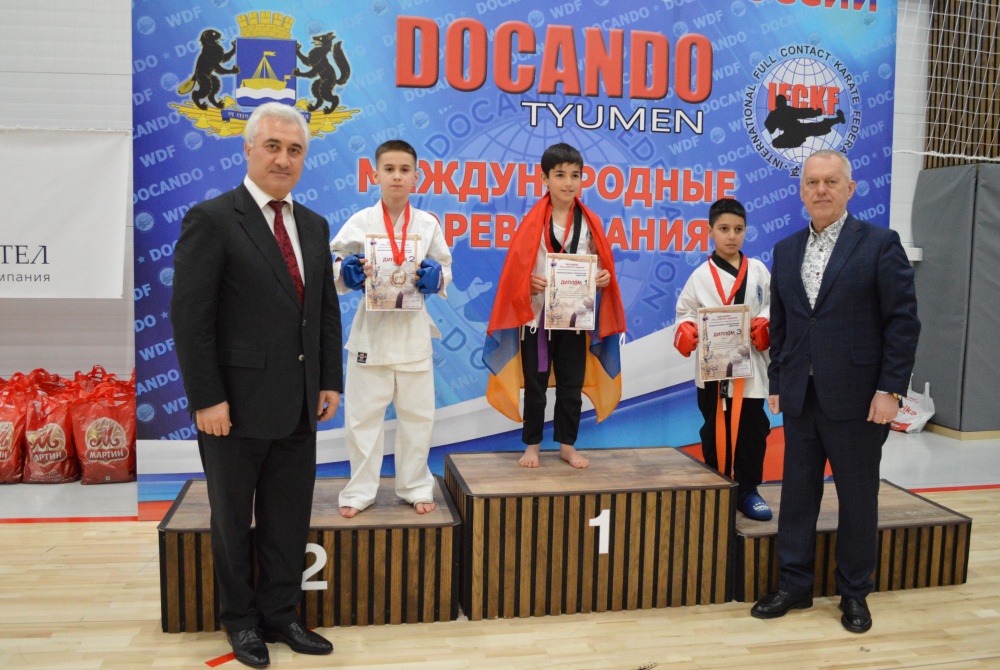 Спортсмены из России и Армении встретились на соревнованиях «Docando Tyumen» по фул контакт карате