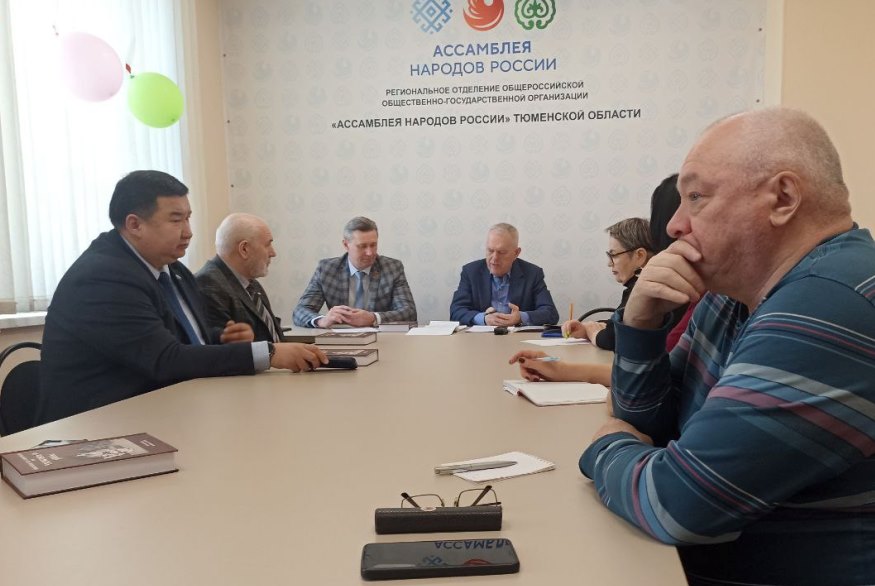 Подготовку ко Дню Победы и помощь бойцам СВО обсудили в Тюмени