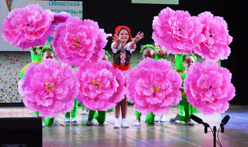 В Тюмени выступили 3 тысячи участников второго этапа фестиваля-конкурса «Радуга»
